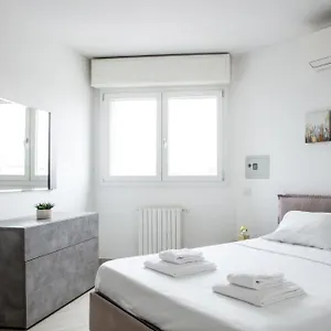 https://dehomes-luxury-navigli.italymilanhotels.net